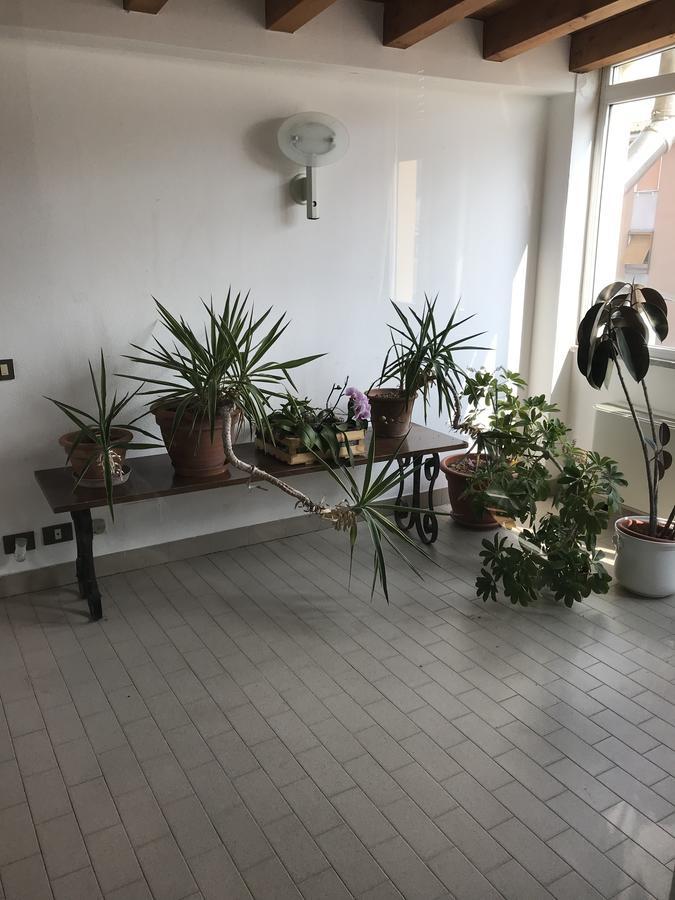 Guesthouse Flora Lodi Buitenkant foto